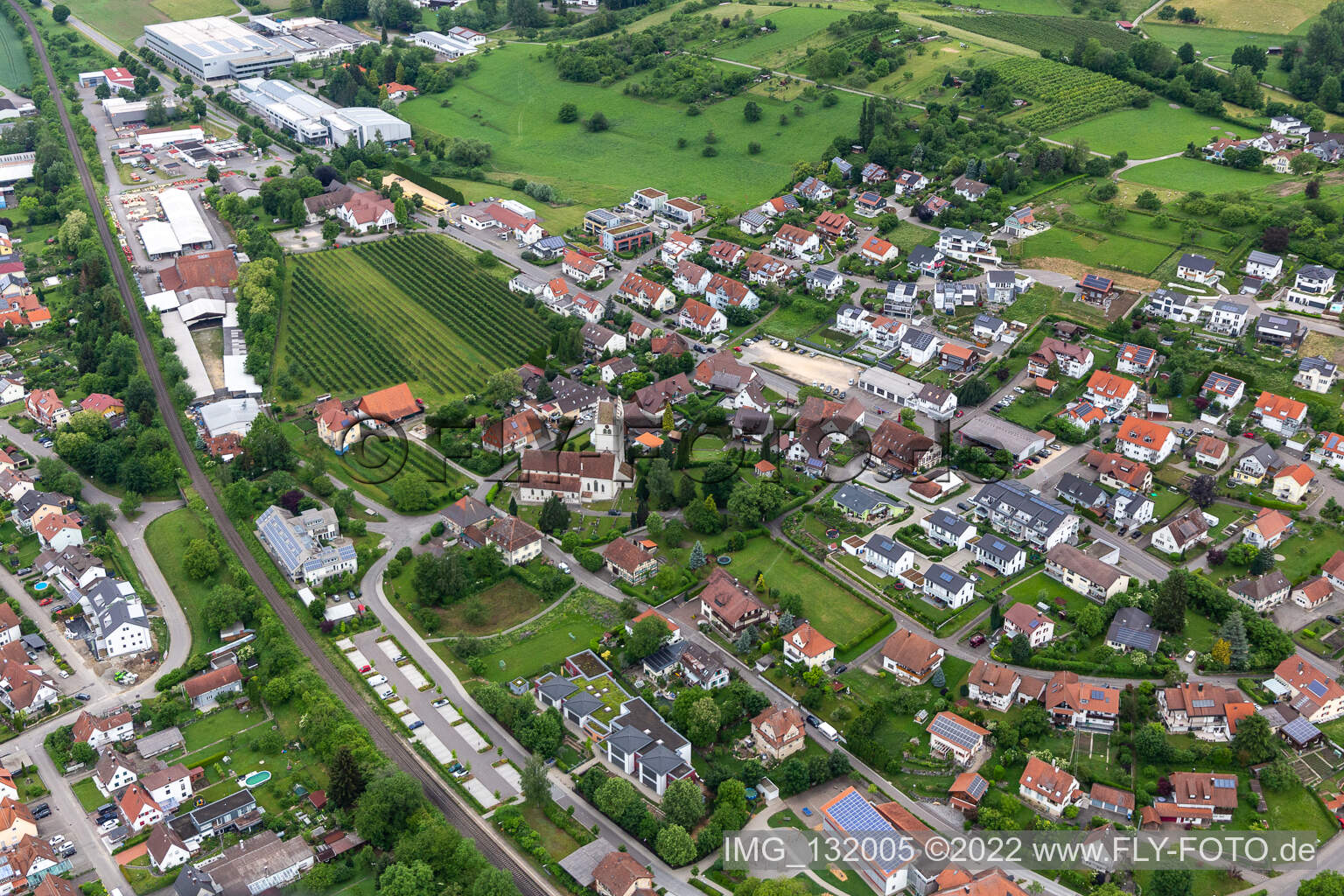 Luftbild von Kirche St. Georg in Bermatingen im Bundesland Baden-Württemberg, Deutschland