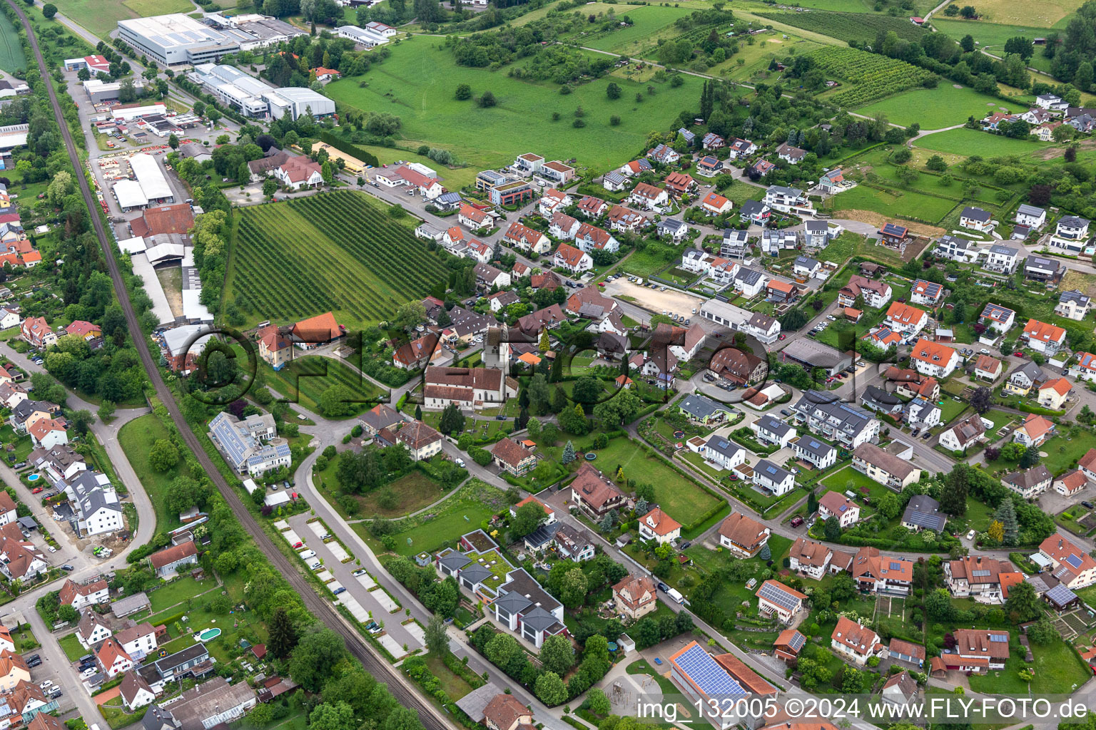 Luftbild von Kirche St. Georg in Bermatingen im Bundesland Baden-Württemberg, Deutschland