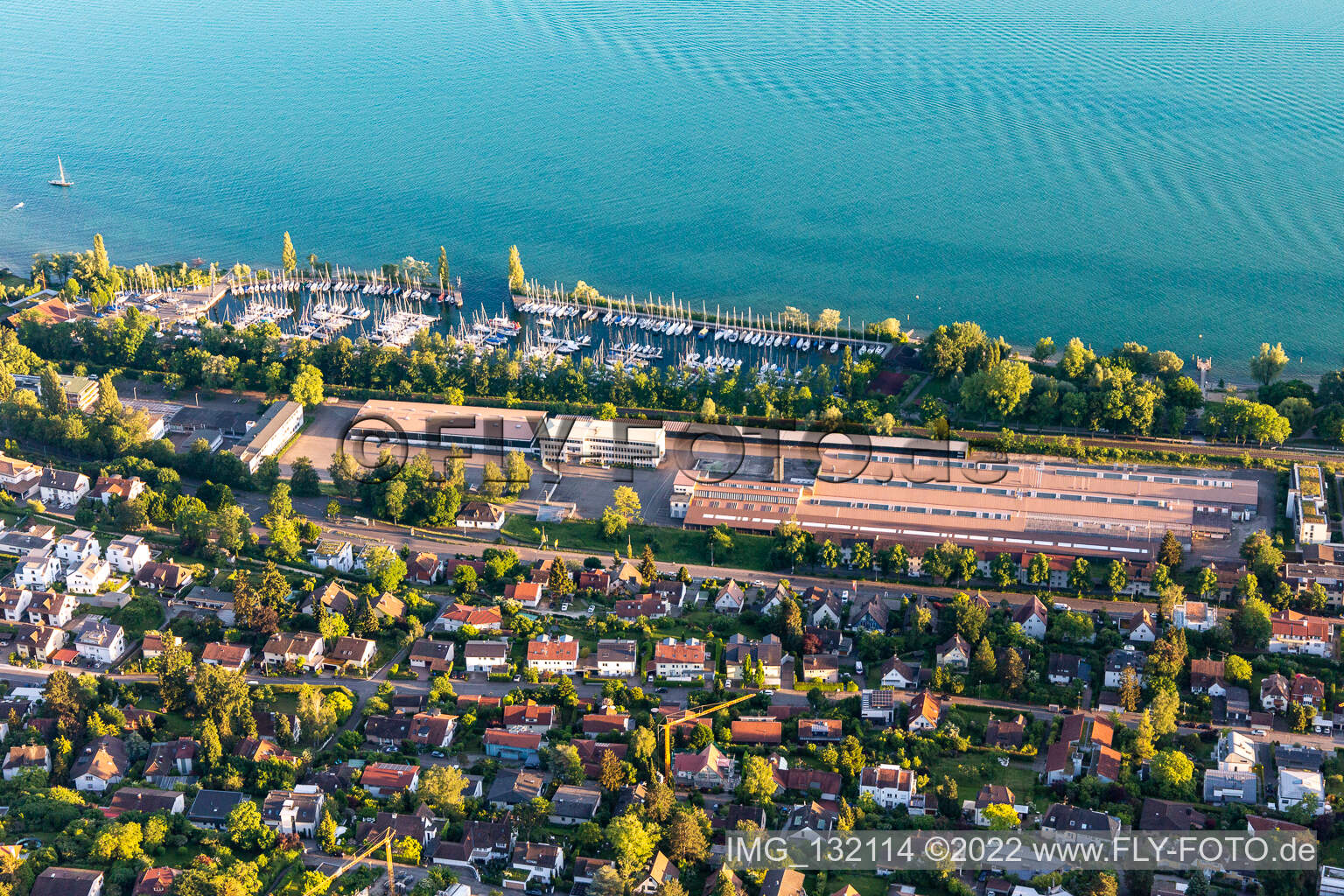 Luftbild von MTU-Friedrichshafen am Sportboot Hafen Ost in Überlingen im Bundesland Baden-Württemberg, Deutschland