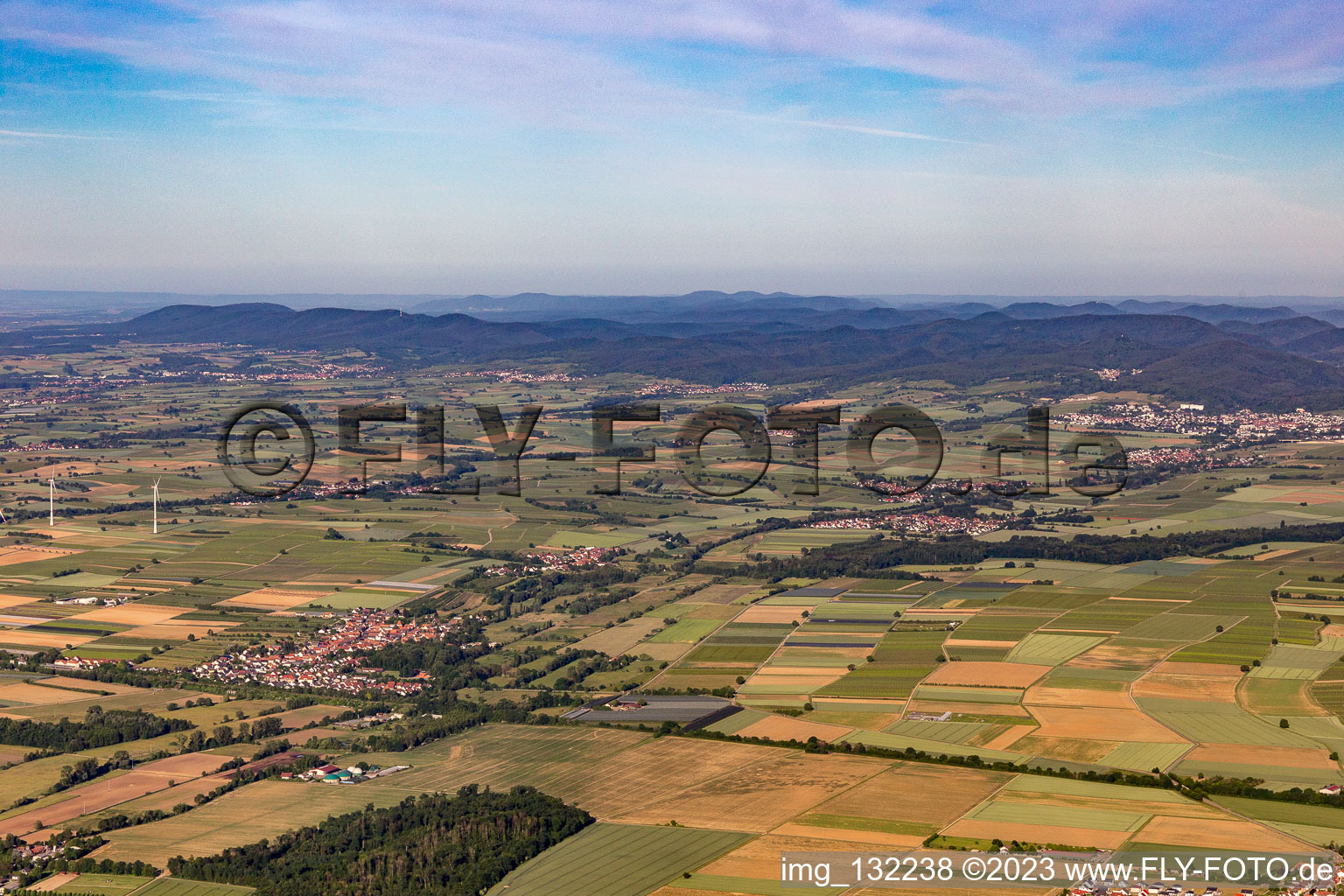 Südpfalz Panorama Erlenbachtal in Winden im Bundesland Rheinland-Pfalz, Deutschland
