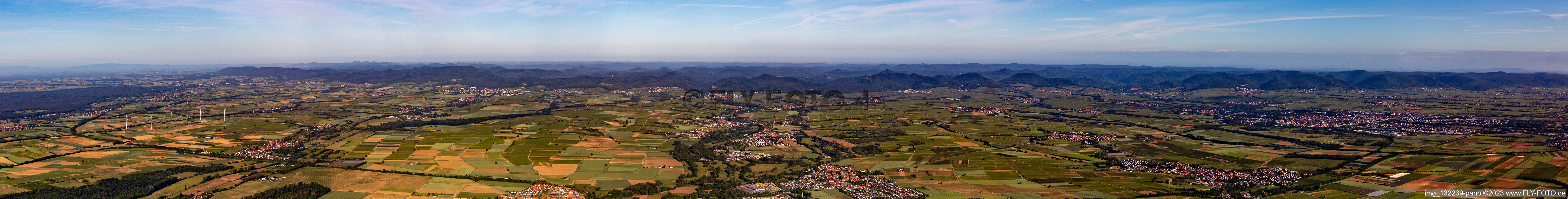 Südpfalz Panorama vom Bienwald bis Landau in Steinweiler im Bundesland Rheinland-Pfalz, Deutschland