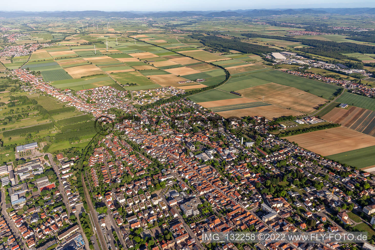 Luftbild von Haupt- und Saarstr in Kandel im Bundesland Rheinland-Pfalz, Deutschland