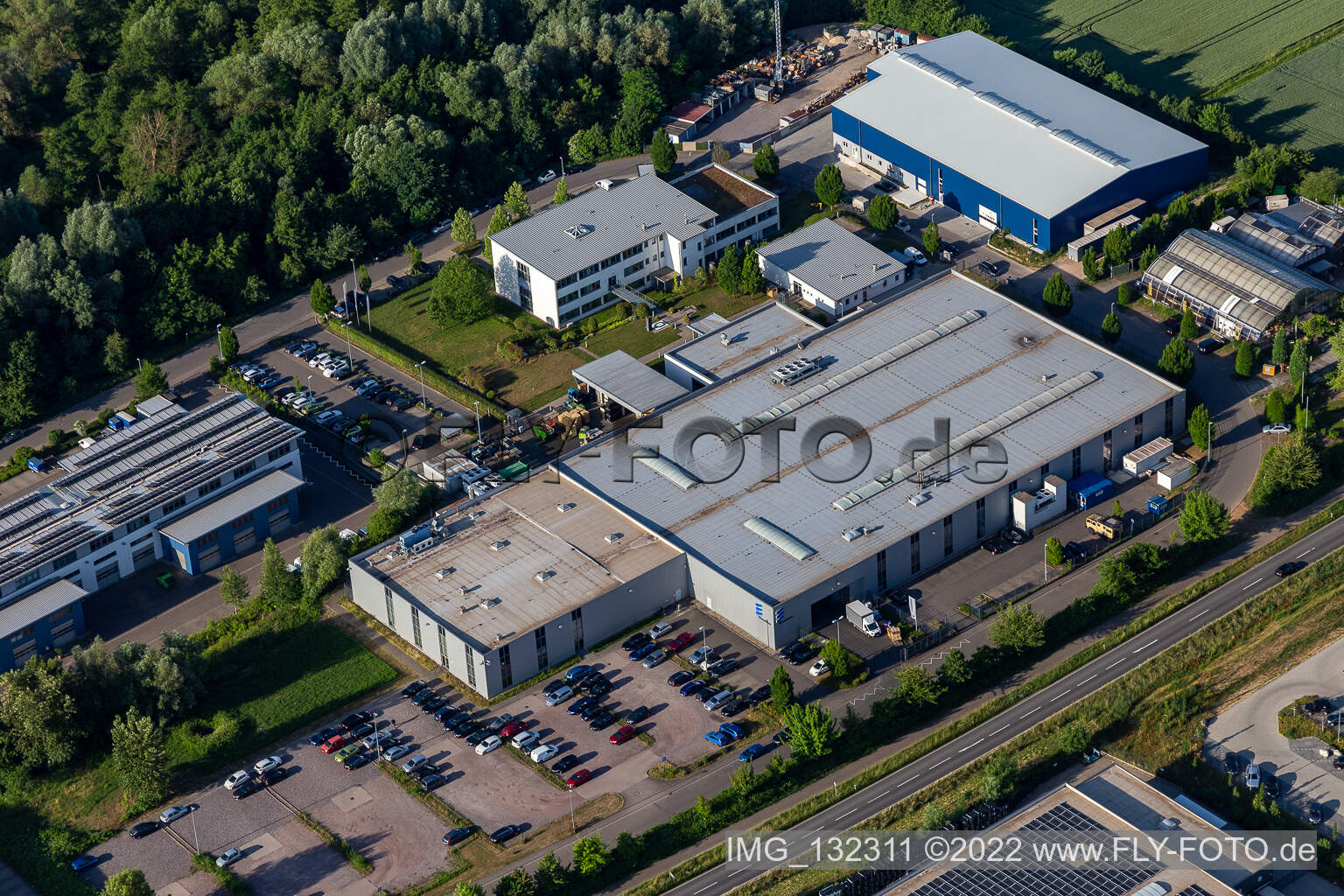Eberspächer catem GmbH & Co. KG im Ortsteil Herxheim in Herxheim bei Landau/Pfalz im Bundesland Rheinland-Pfalz, Deutschland