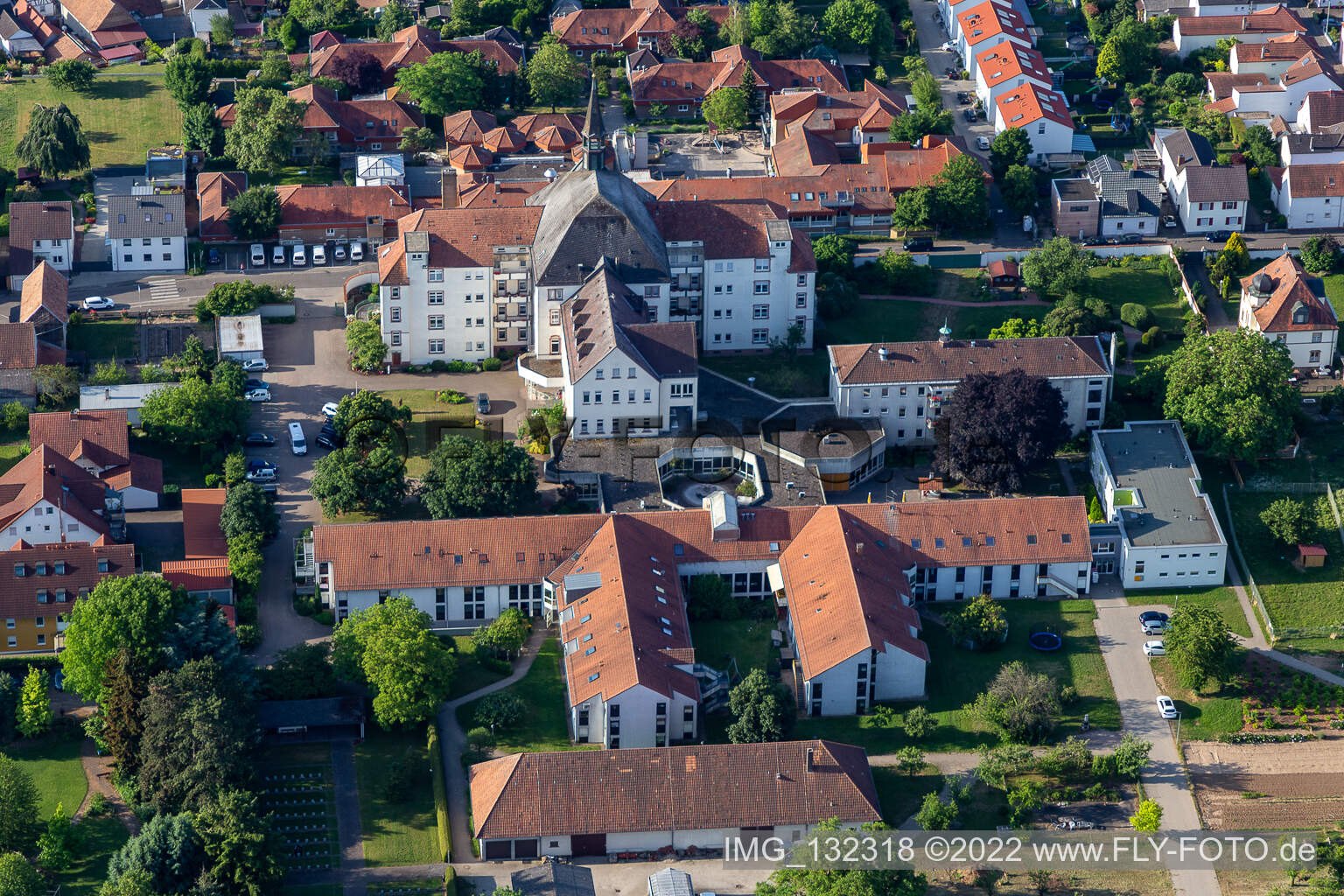 Luftbild von St. Paulus Stift Herxheim in Herxheim bei Landau/Pfalz im Bundesland Rheinland-Pfalz, Deutschland