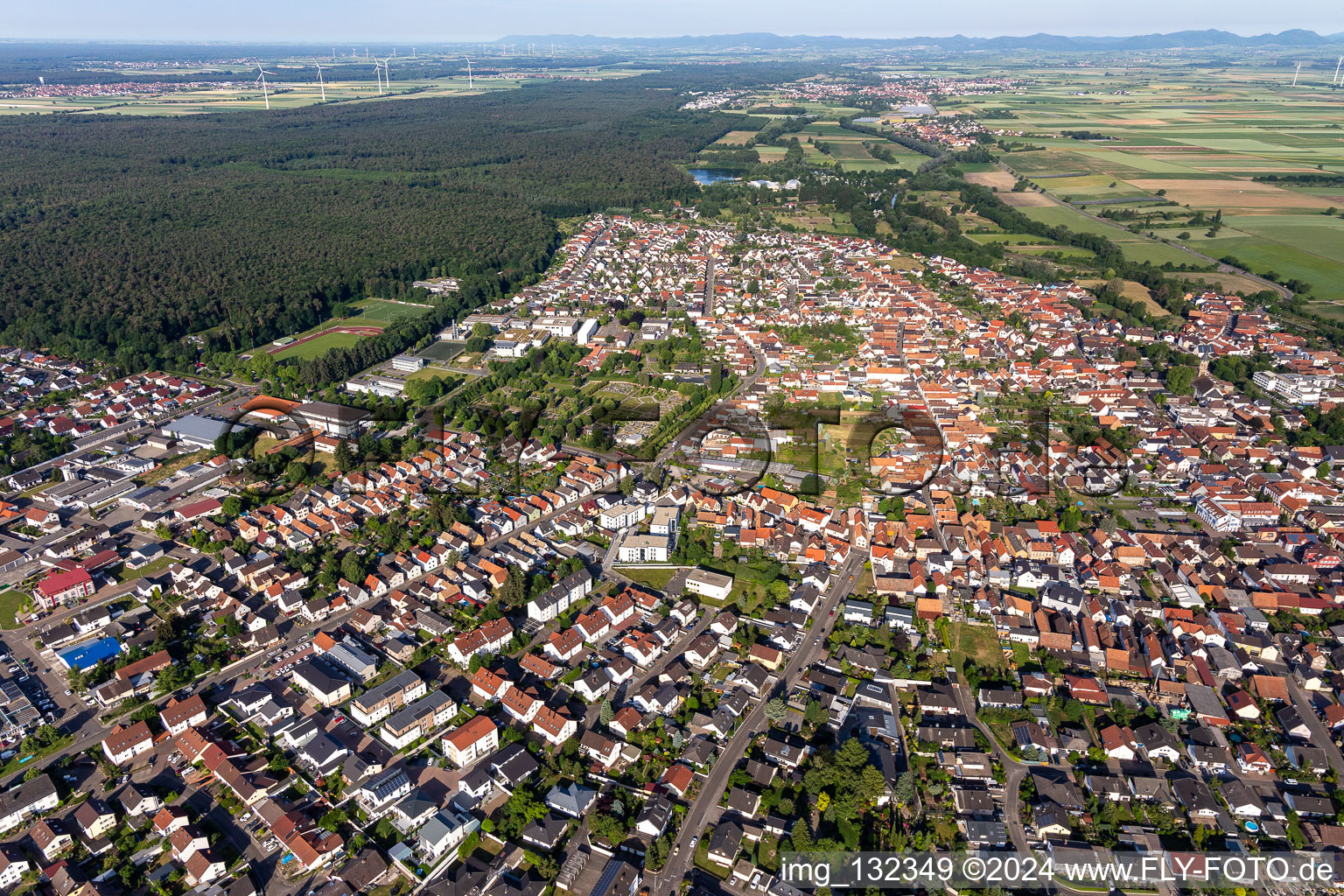 Rülzheim im Bundesland Rheinland-Pfalz, Deutschland aus der Drohnenperspektive