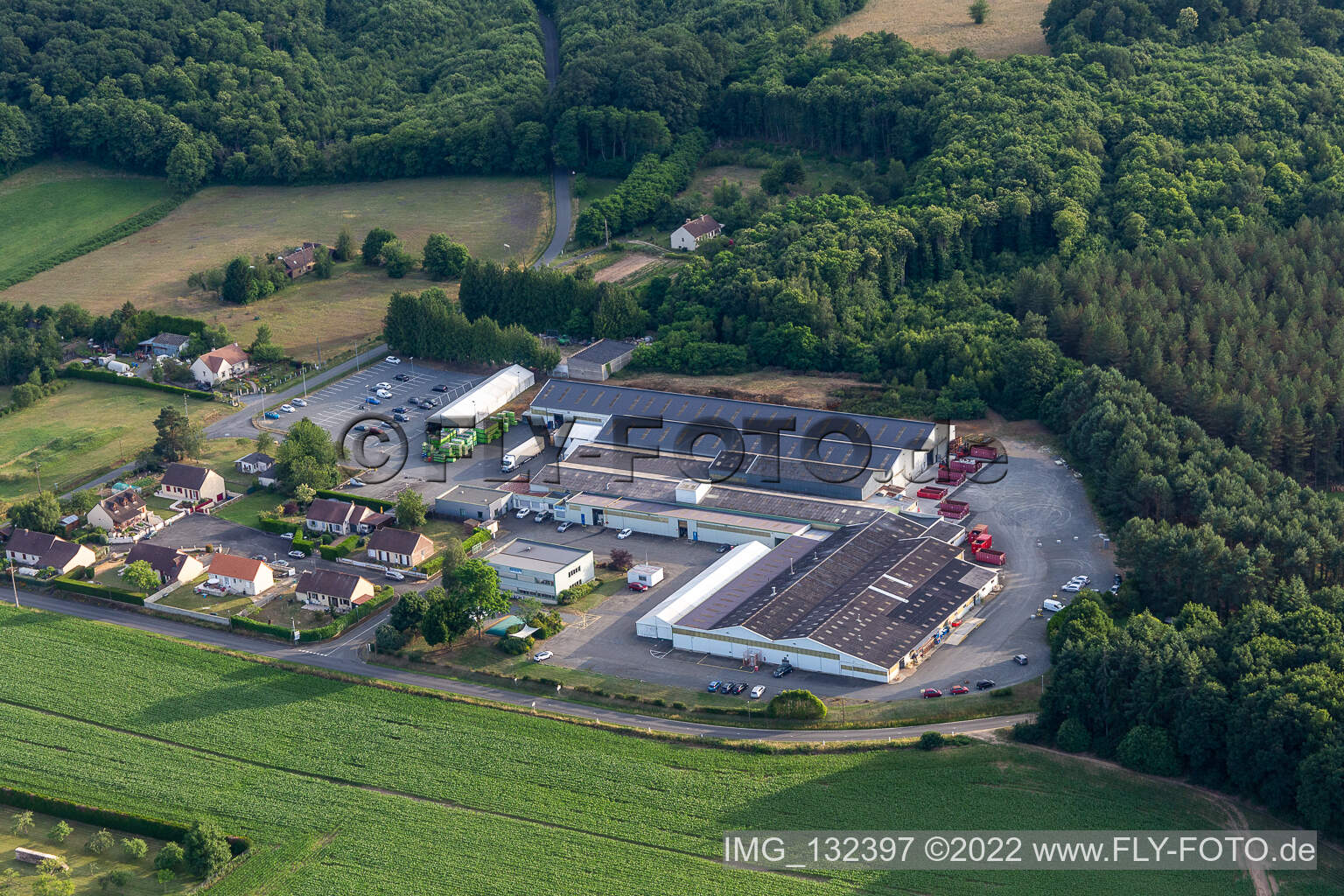 Luftbild von Métaseval in Semur-en-Vallon im Bundesland Sarthe, Frankreich