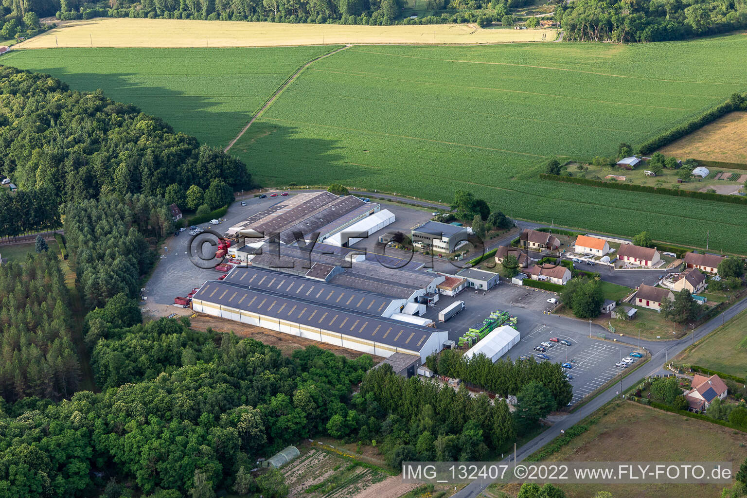 Luftaufnahme von Métaseval in Semur-en-Vallon im Bundesland Sarthe, Frankreich