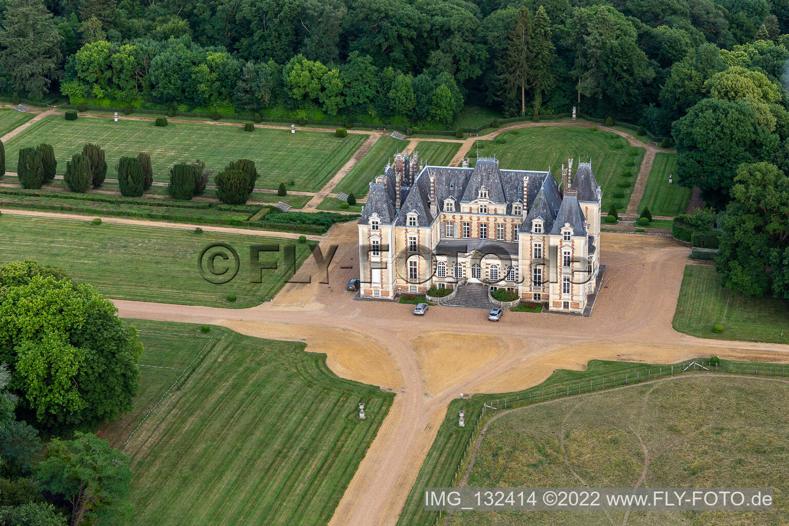 Luftaufnahme von Le Domaine de La Pierre in Coudrecieux im Bundesland Sarthe, Frankreich