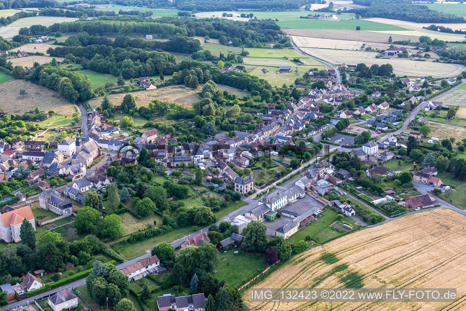 Luftaufnahme von Coudrecieux im Bundesland Sarthe, Frankreich
