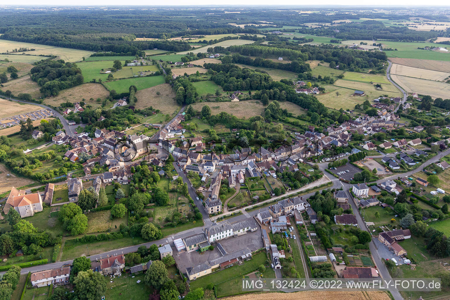 Schrägluftbild von Coudrecieux im Bundesland Sarthe, Frankreich