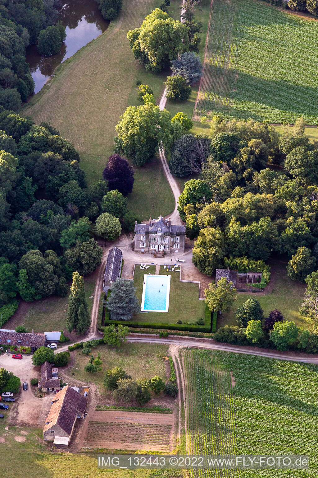 Luftbild von Château de Saint-Paul in Saint-Michel-de-Chavaignes im Bundesland Sarthe, Frankreich