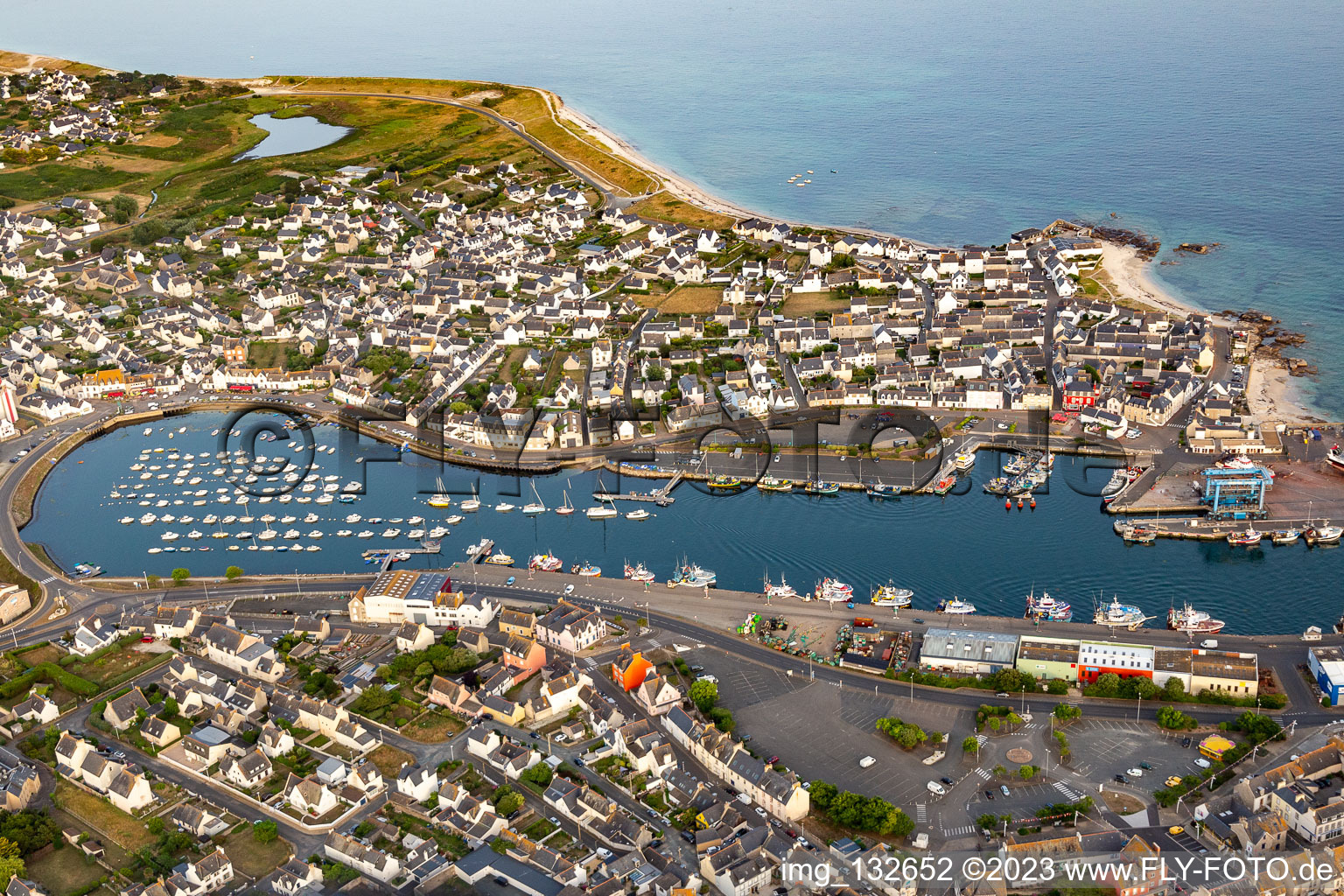 Hafen von Guilvine in Treffiagat im Bundesland Finistère, Frankreich vom Flugzeug aus