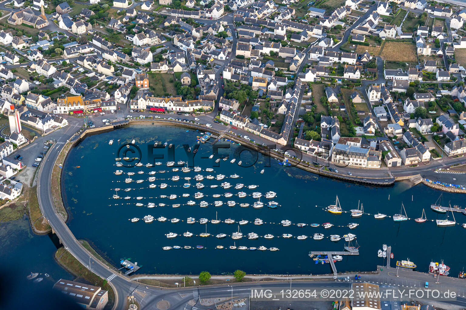 Hafen von Guilvine in Treffiagat im Bundesland Finistère, Frankreich aus der Vogelperspektive