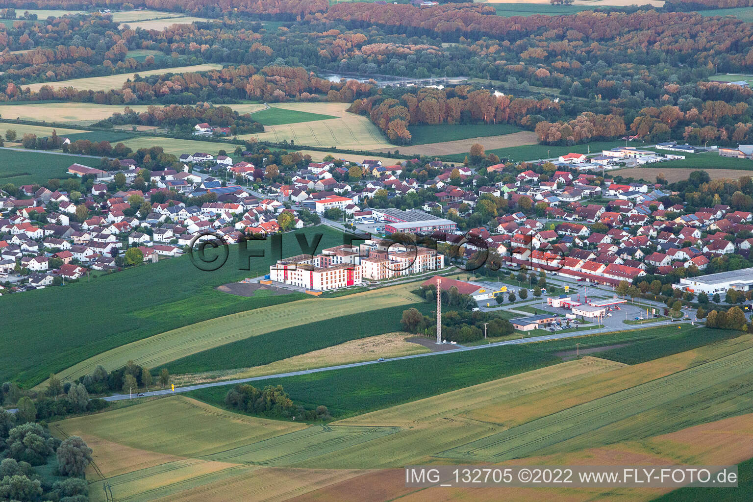 Netto und Avia Tankstelle in Gottfrieding im Bundesland Bayern, Deutschland