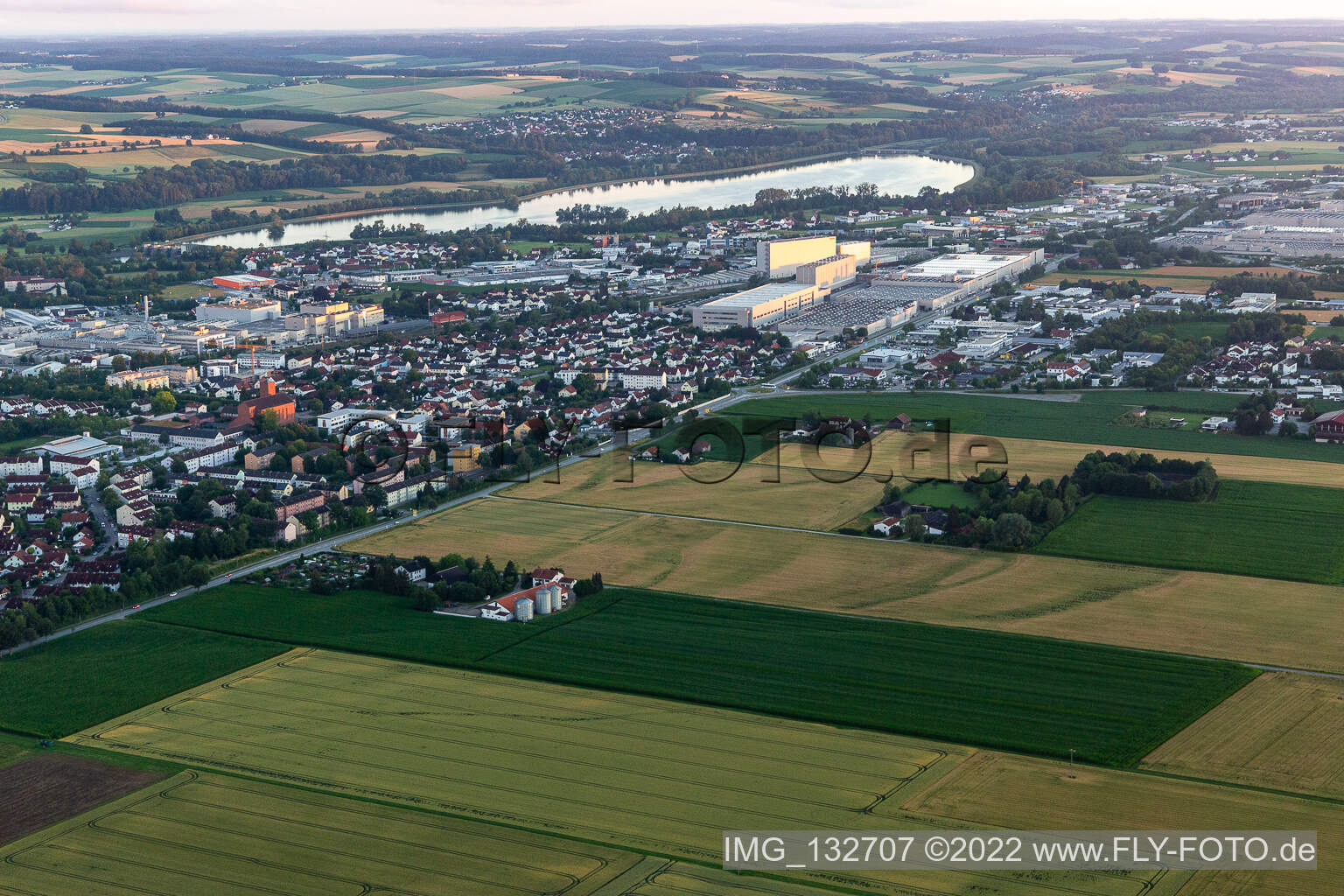 BMW-Werk 2.1 und 2.2 im Gewerbegebiet Goben in Dingolfing im Bundesland Bayern, Deutschland