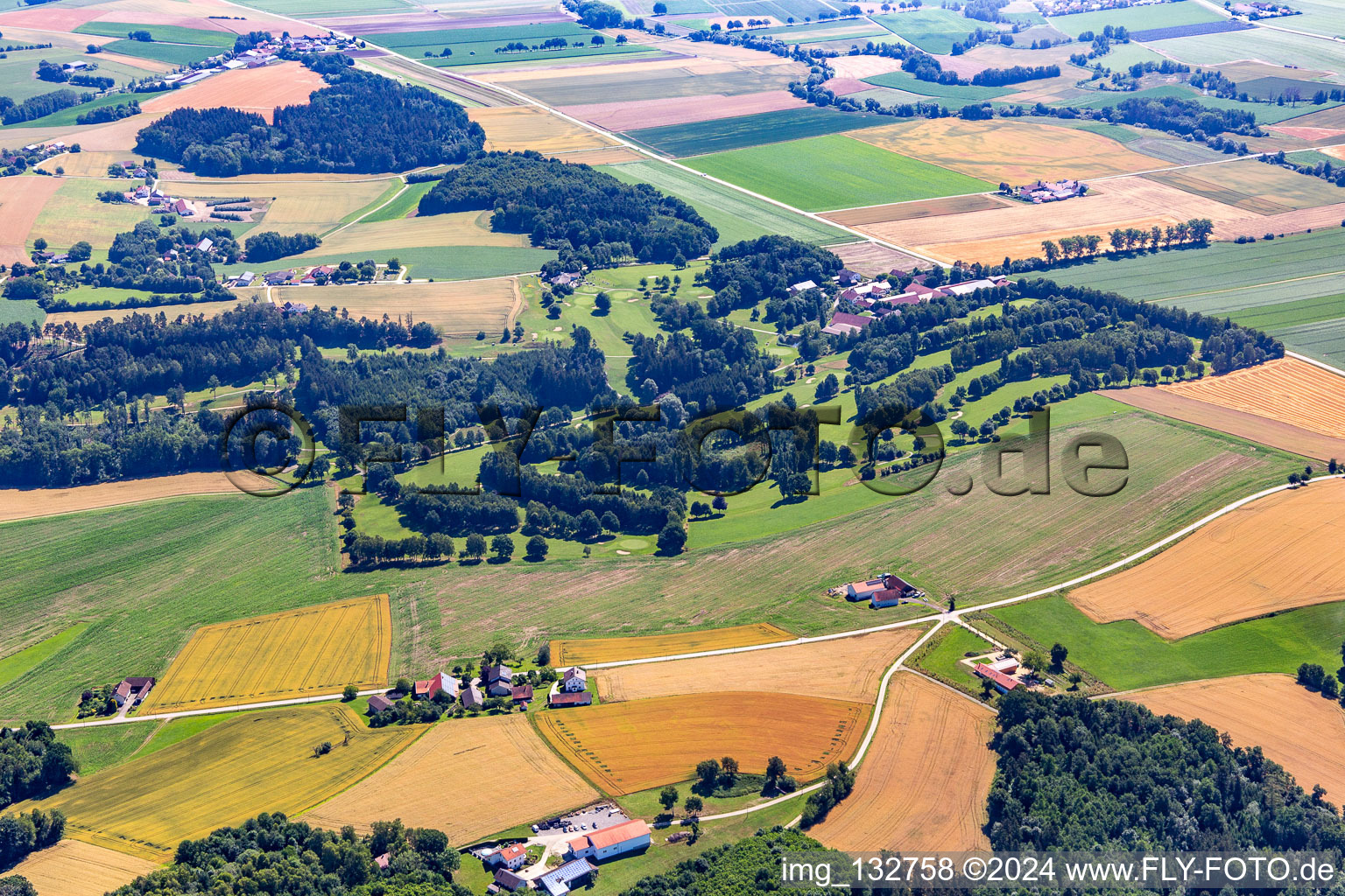 Luftbild von Golf Club Schloßberg e.V im Ortsteil Altersberg in Reisbach im Bundesland Bayern, Deutschland