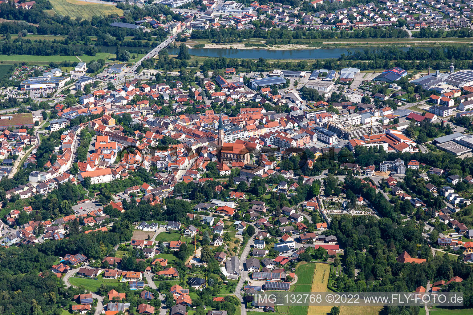 Luftbild von St. Johannes Dingolfing im Bundesland Bayern, Deutschland