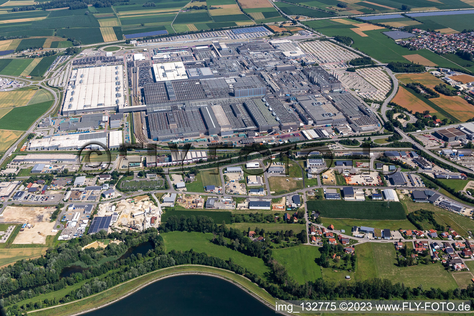 Luftbild von BMW-Werk 2.40 an der Isar in Dingolfing im Bundesland Bayern, Deutschland