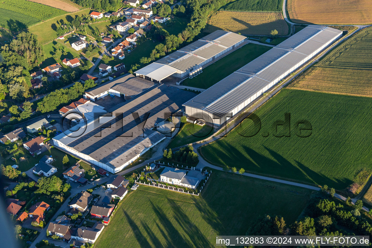 Luftaufnahme von Konservenfabrik Eggerstorfer GmbH in Esterndorf in Roßbach im Bundesland Bayern, Deutschland