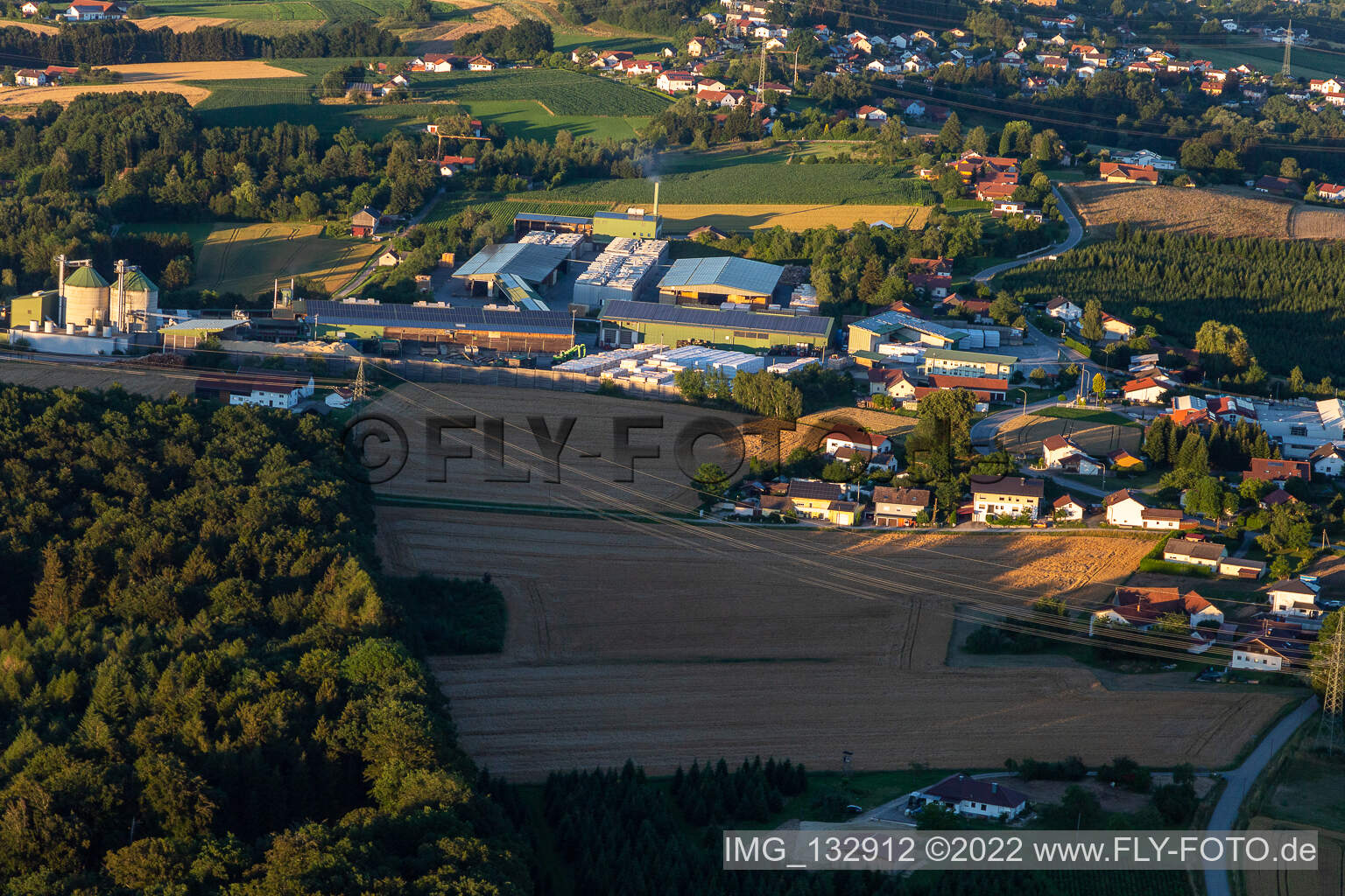 Luftbild von Holzwerke Weinzierl GmbH in Vilshofen an der Donau im Bundesland Bayern, Deutschland