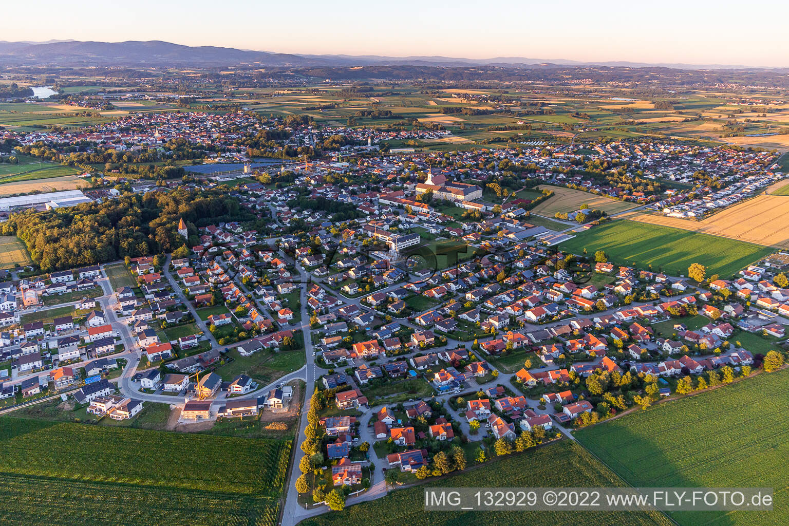 Luftbild von Altenmarkt in Osterhofen im Bundesland Bayern, Deutschland