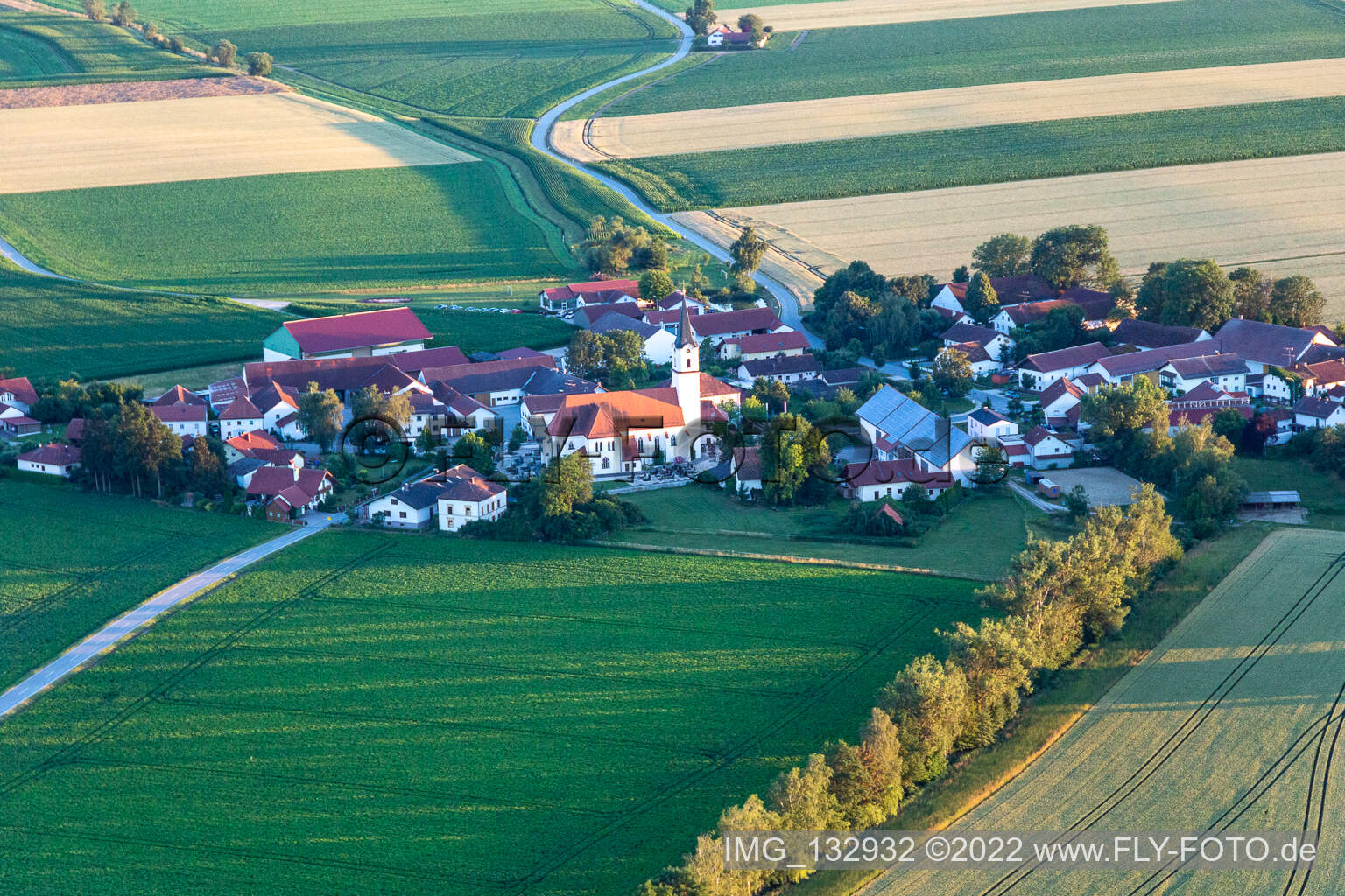 Luftaufnahme von Kirchdorf bei Osterhofen im Bundesland Bayern, Deutschland