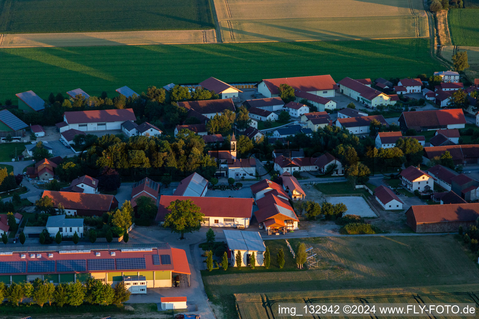 Filialkirche St. Peter u. Paul in Neusling in Wallerfing im Bundesland Bayern, Deutschland