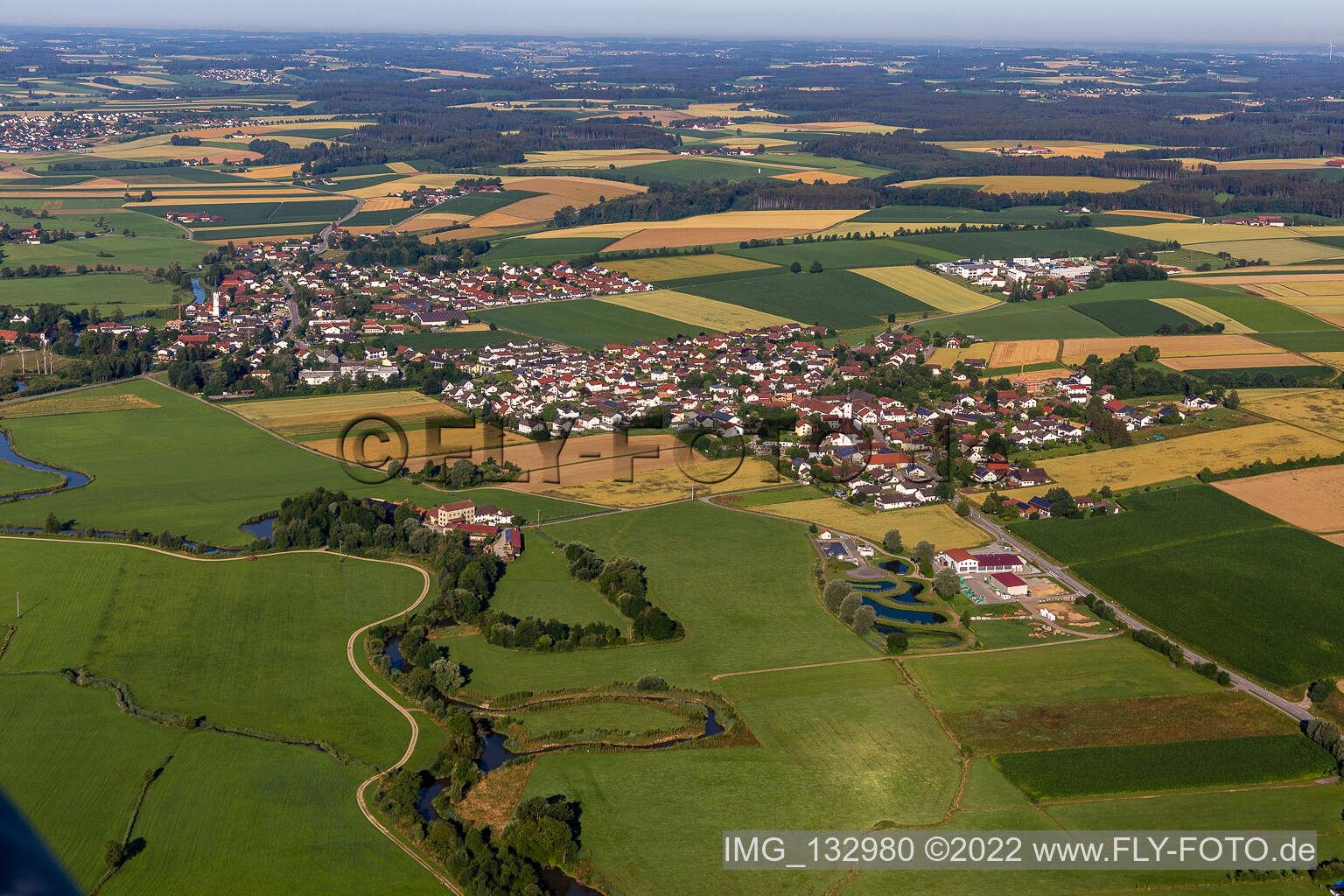 Luftbild von Loizenkirchen in Aham im Bundesland Bayern, Deutschland