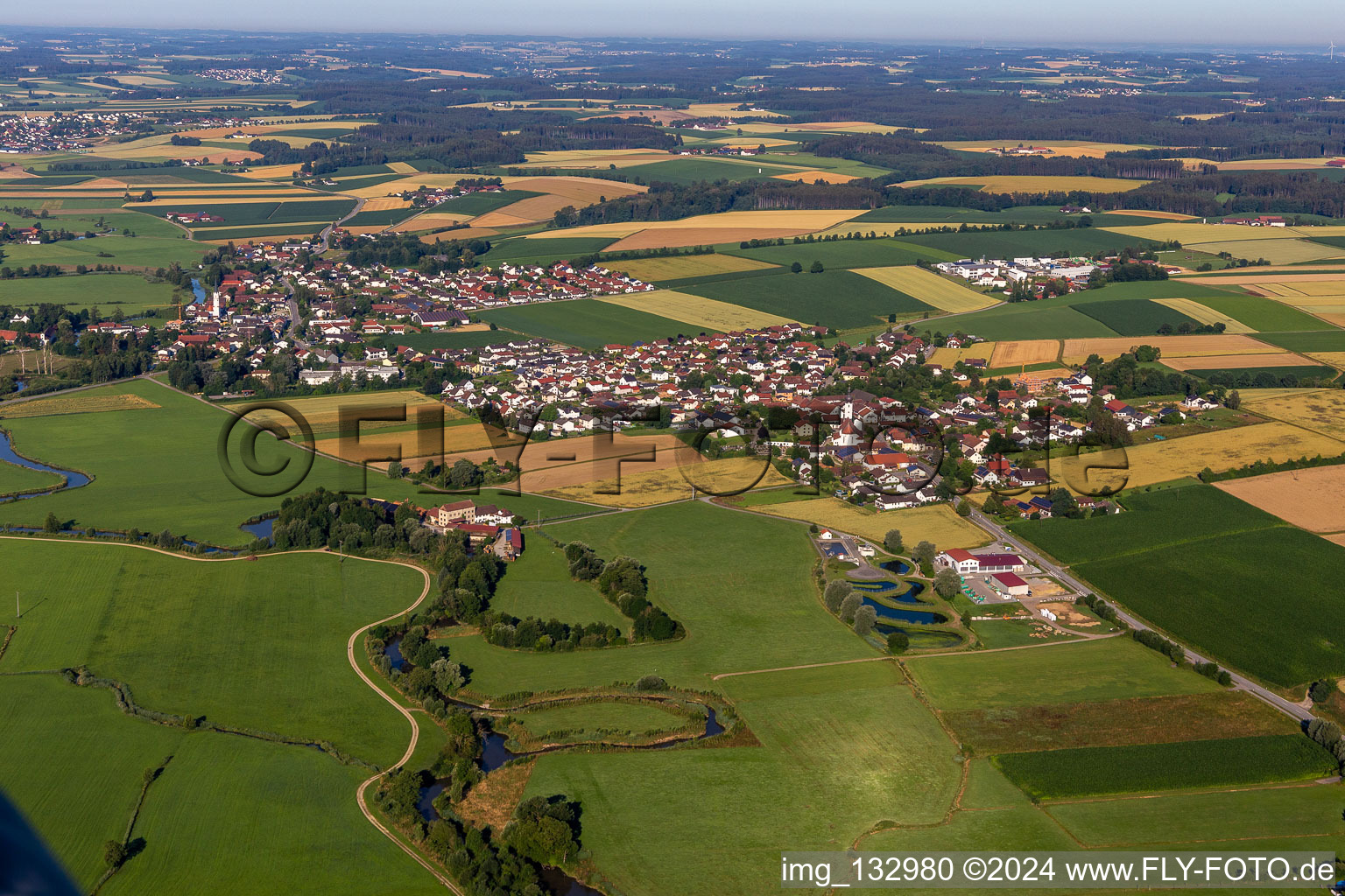 Luftbild von Loizenkirchen in Aham im Bundesland Bayern, Deutschland