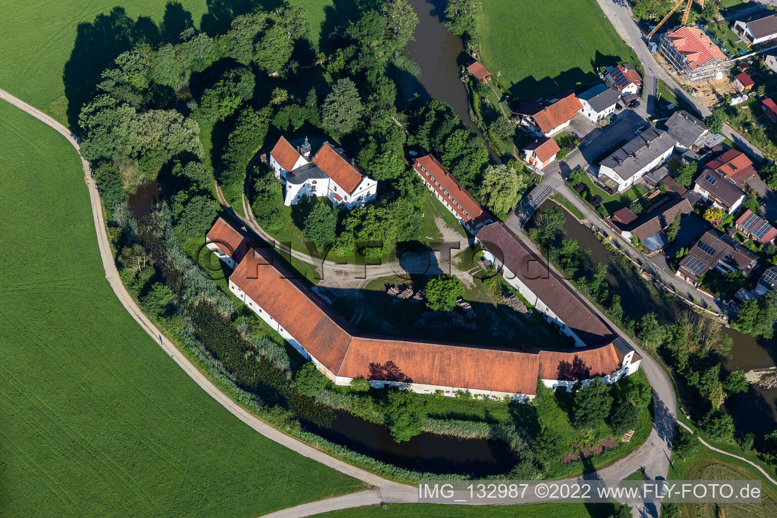 Luftbild von Schloss in Aham im Bundesland Bayern, Deutschland