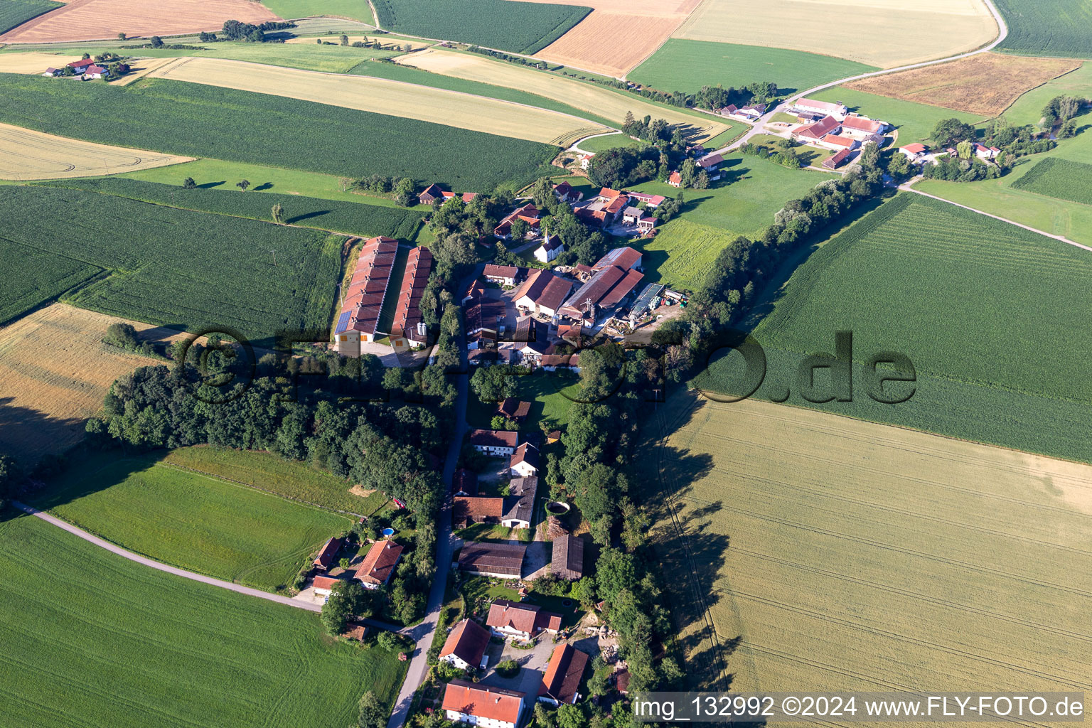 Luftbild von Neuhausen in Aham im Bundesland Bayern, Deutschland