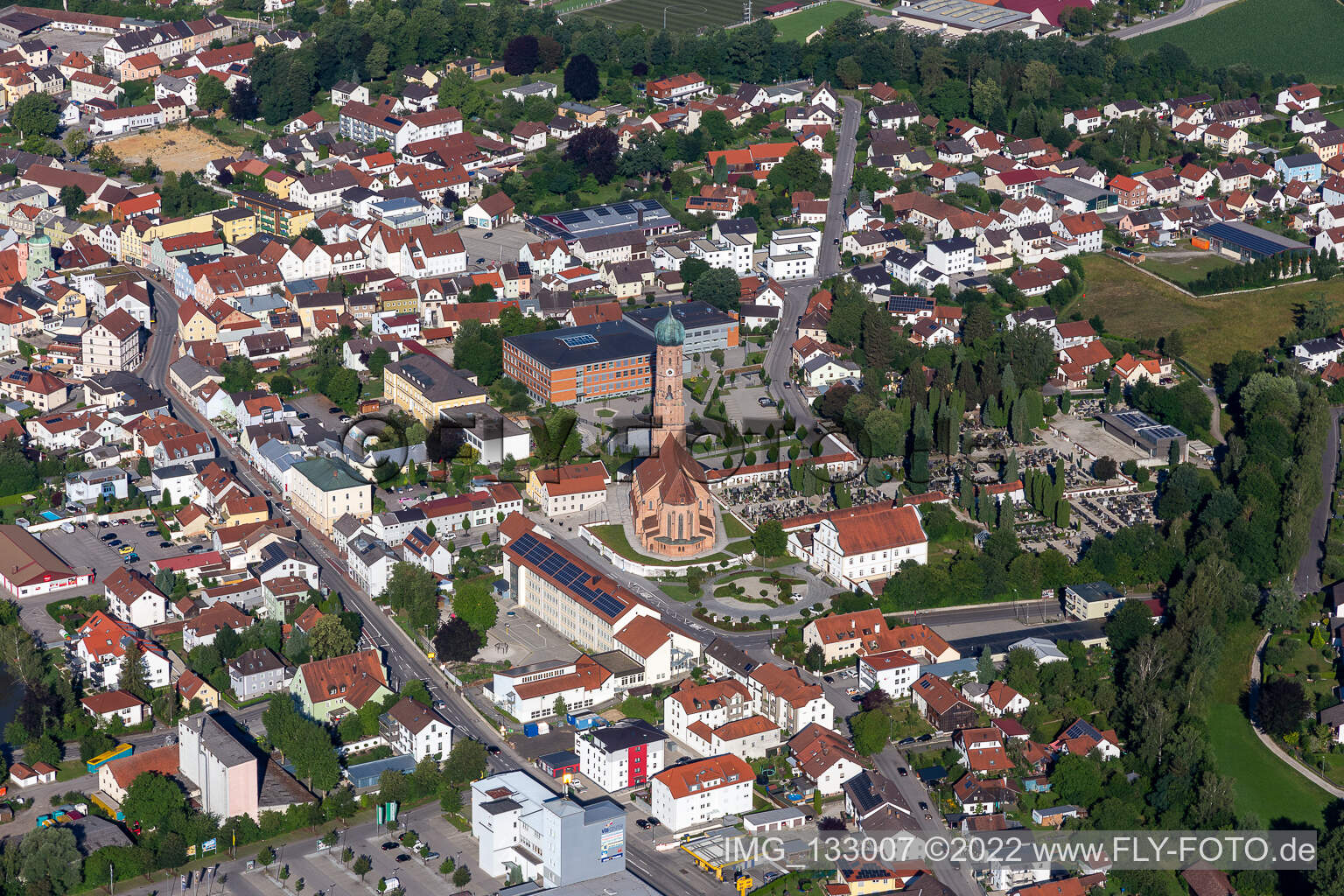 Stadtpfarrkirche Mariä Himmelfahrt in Vilsbiburg im Bundesland Bayern, Deutschland