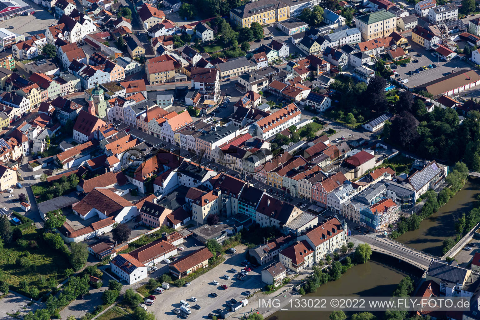Luftbild von Stadtplatz in Vilsbiburg im Bundesland Bayern, Deutschland