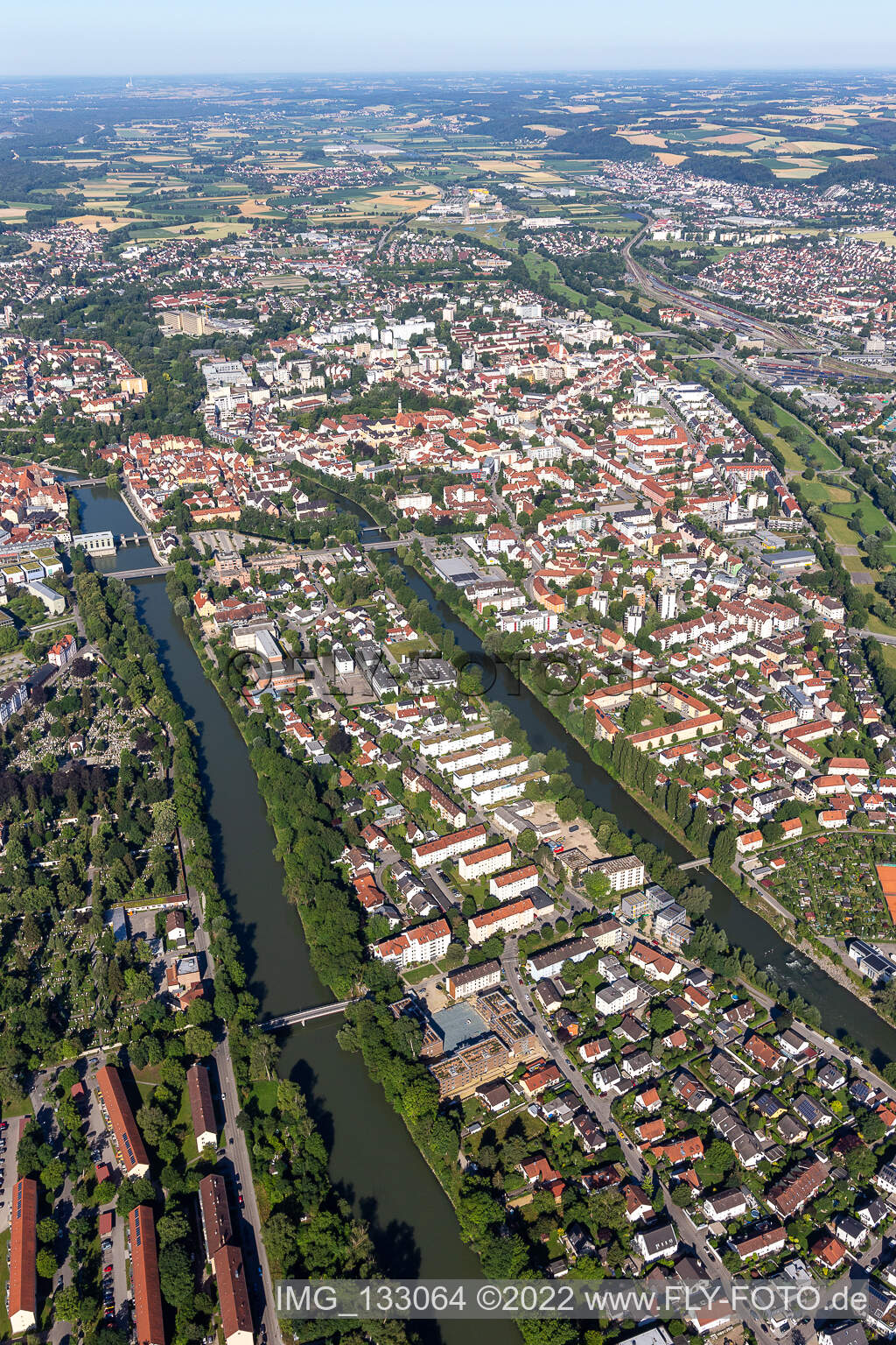 Luftaufnahme von Hammerinsel zw. Isar und kleiner Isar in Landshut im Bundesland Bayern, Deutschland