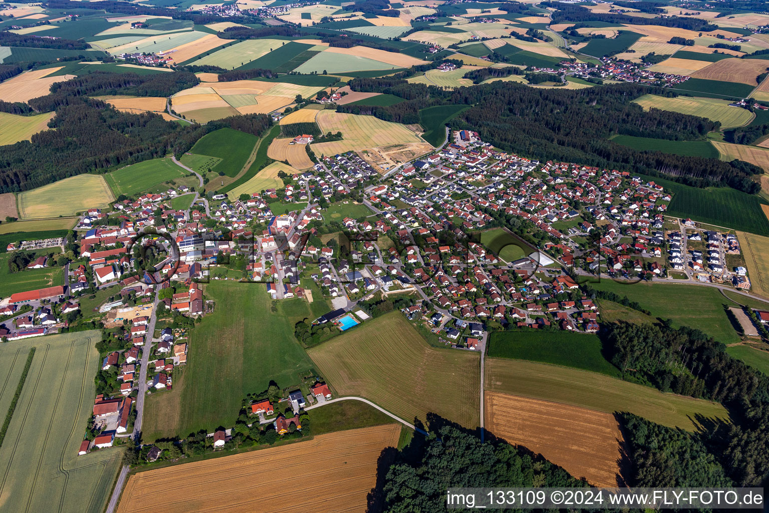 Luftbild von Obergambach in Hohenthann im Bundesland Bayern, Deutschland