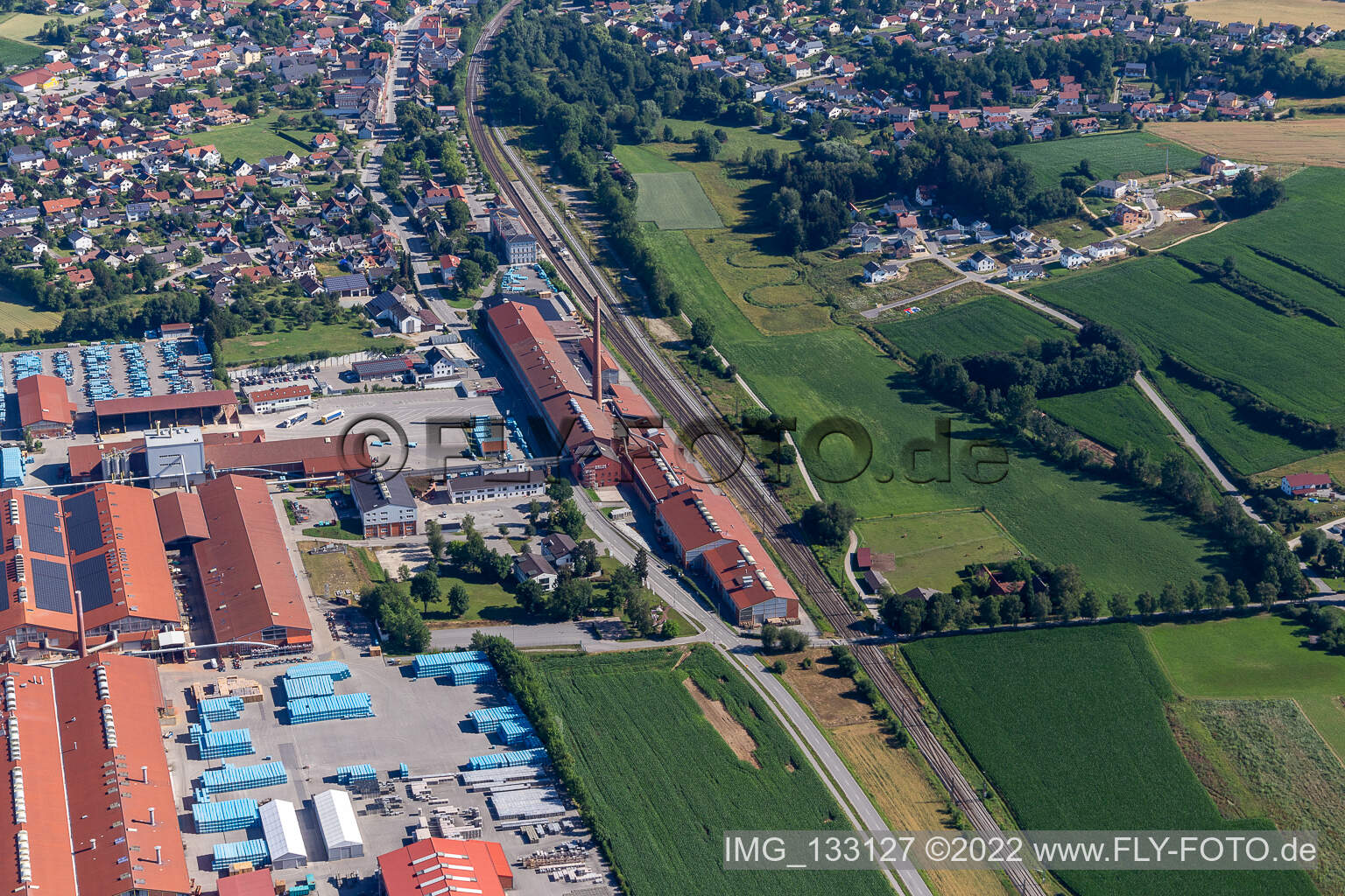 Luftbild von Gewerbegebiet Neufahrn-Süd mit ERLUS AG in Neufahrn in Niederbayern im Bundesland Bayern, Deutschland