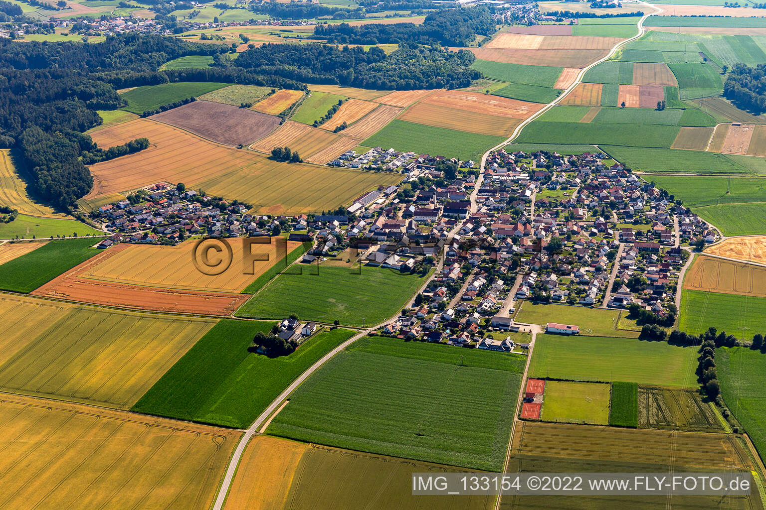 Luftbild von Dornwang in Moosthenning im Bundesland Bayern, Deutschland