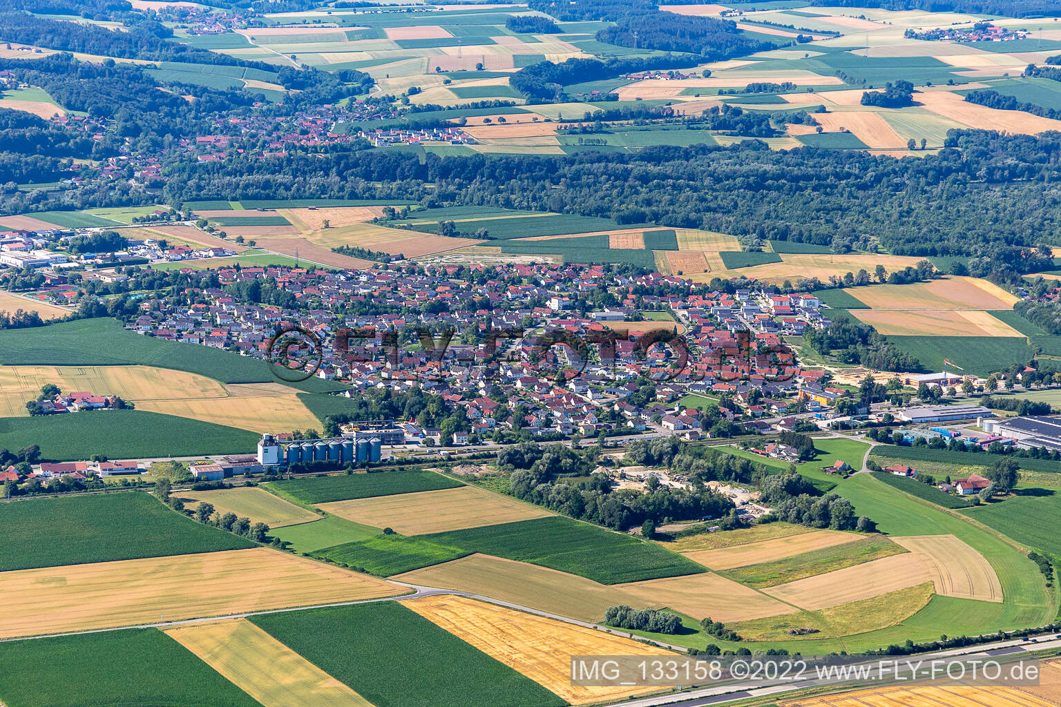Luftbild von Kronwieden in Loiching im Bundesland Bayern, Deutschland