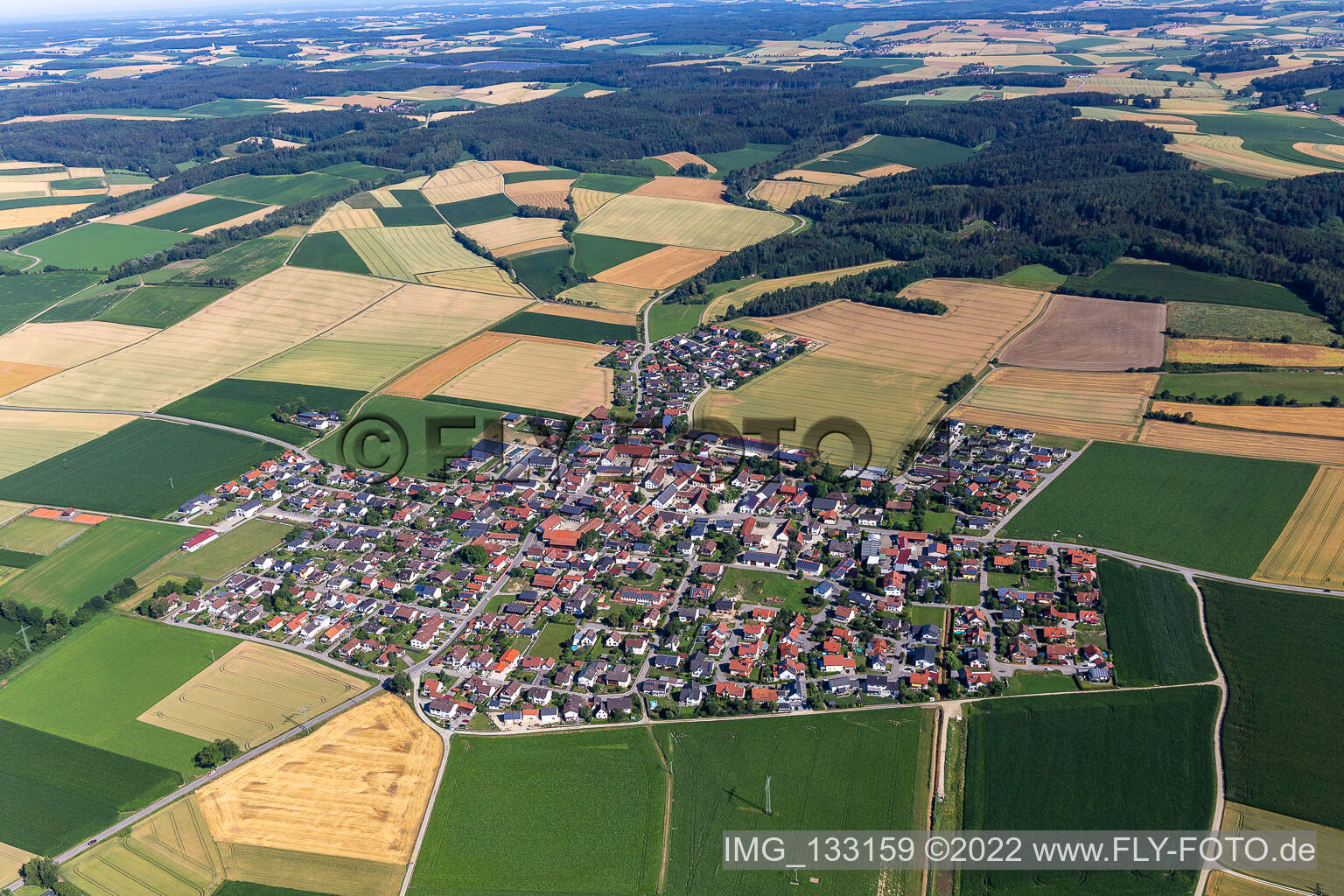 Luftaufnahme von Dornwang in Moosthenning im Bundesland Bayern, Deutschland