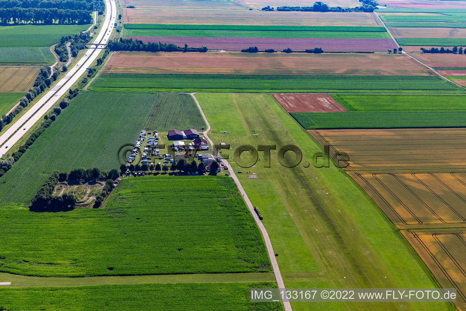 Luftbild von Flugplatz Dingolfing im Bundesland Bayern, Deutschland