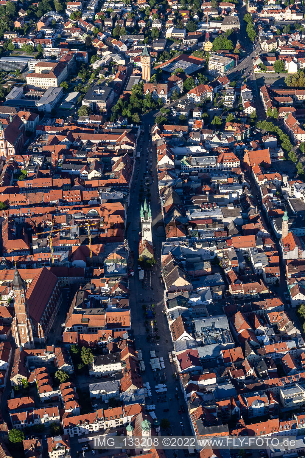 Luftbild von Historische Altstadt mit Stadtturm Straubing auf dem Theresienplatz im Bundesland Bayern, Deutschland