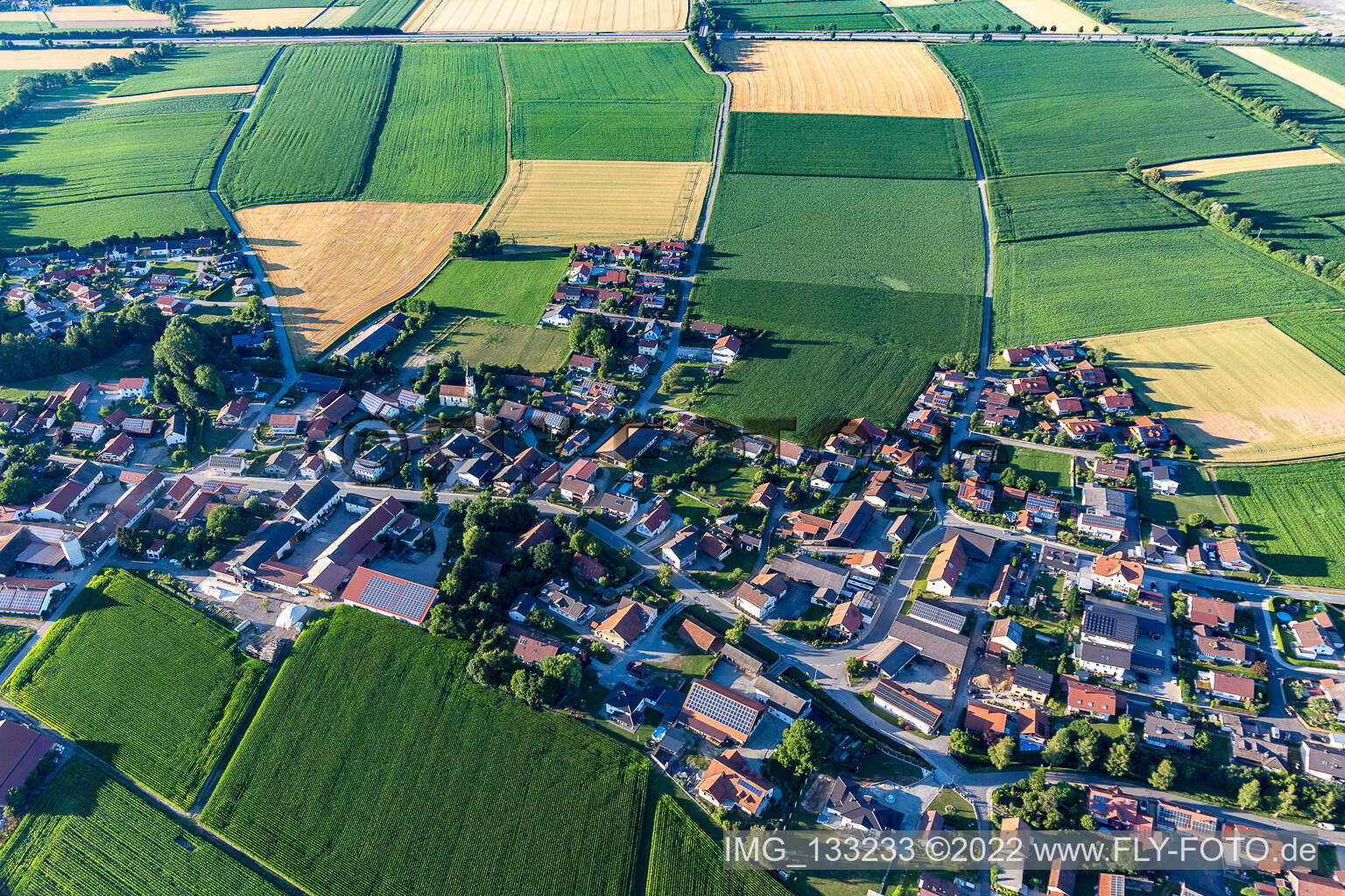Luftbild von Oberzeitldorn in Kirchroth im Bundesland Bayern, Deutschland