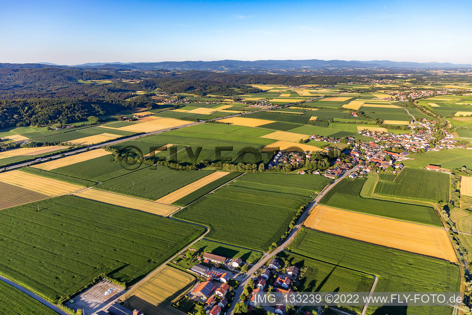 Luftaufnahme von Oberzeitldorn in Kirchroth im Bundesland Bayern, Deutschland
