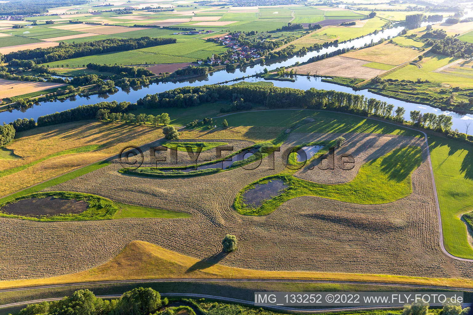 Luftbild von Polder an der Donau in Kirchroth im Bundesland Bayern, Deutschland
