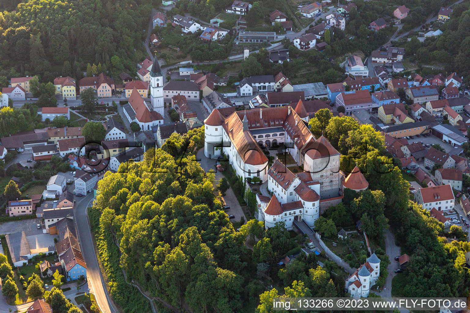 Luftbild von Pro Seniore Schloss Wörth in Wörth an der Donau im Bundesland Bayern, Deutschland