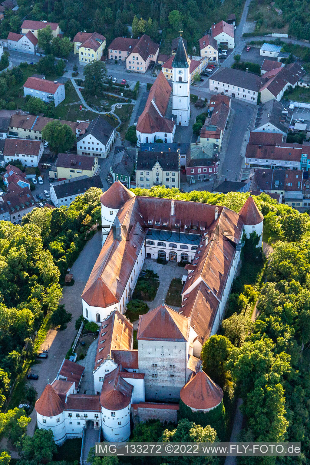 Pro Seniore Schloss Wörth in Wörth an der Donau im Bundesland Bayern, Deutschland aus der Luft