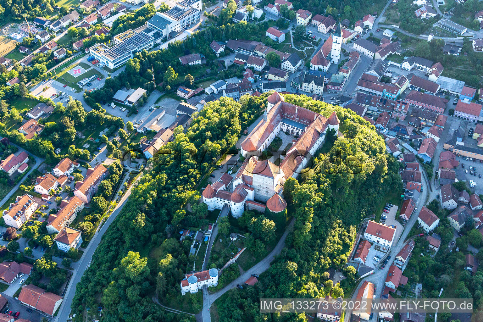Pro Seniore Schloss Wörth in Wörth an der Donau im Bundesland Bayern, Deutschland von oben gesehen