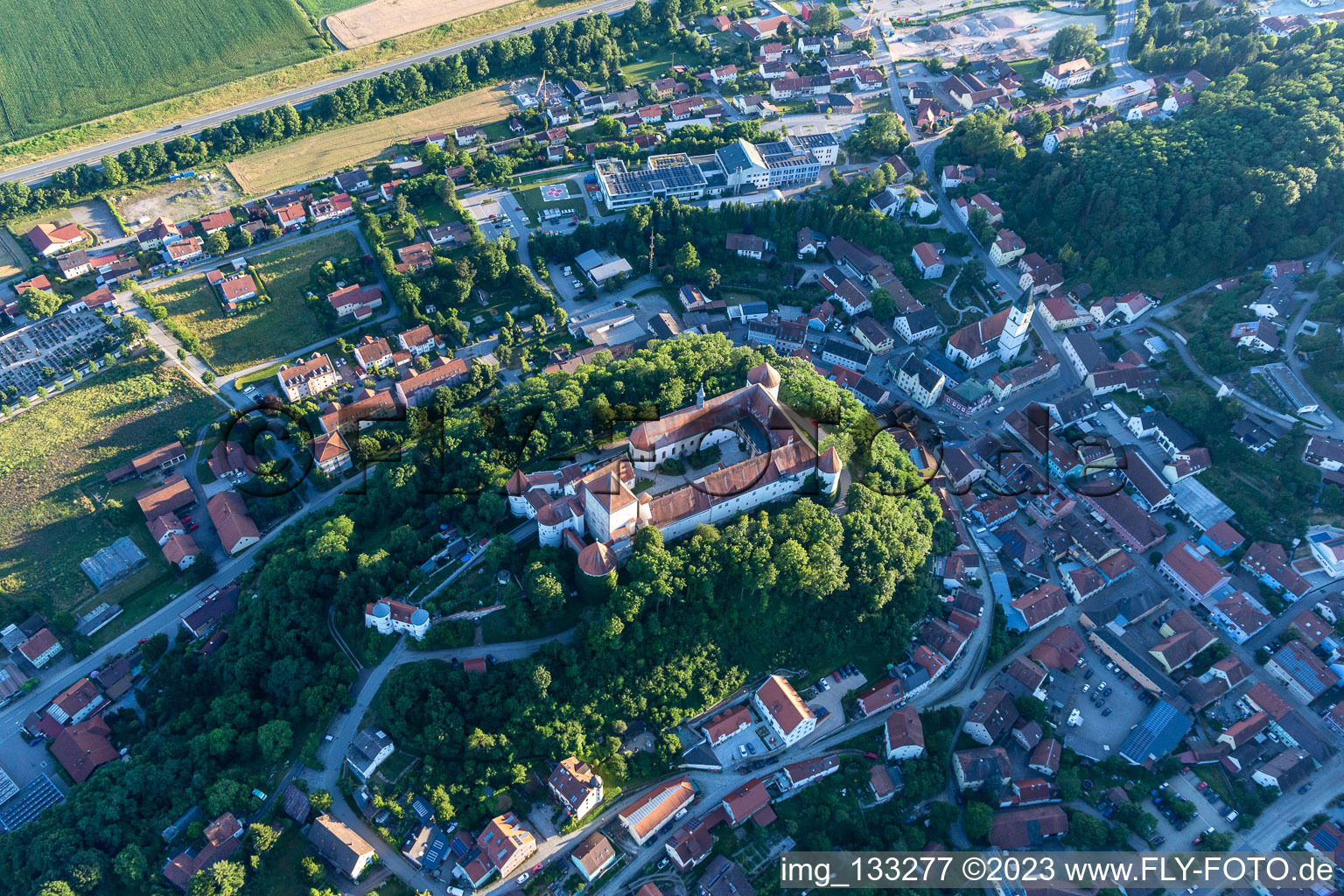 Pro Seniore Schloss Wörth in Wörth an der Donau im Bundesland Bayern, Deutschland aus der Vogelperspektive