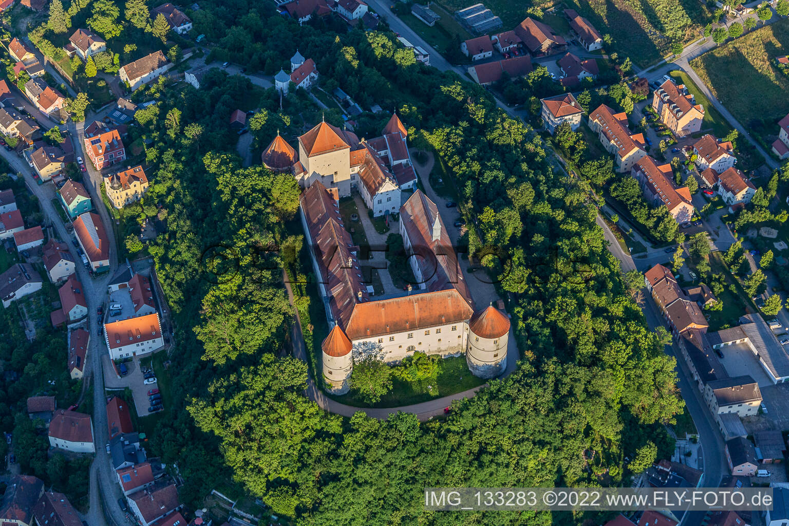 Pro Seniore Schloss Wörth in Wörth an der Donau im Bundesland Bayern, Deutschland aus der Luft betrachtet