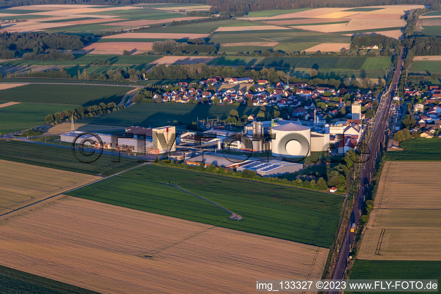 Luftbild von Gewerbegebiet Südstärke in Sünching im Bundesland Bayern, Deutschland